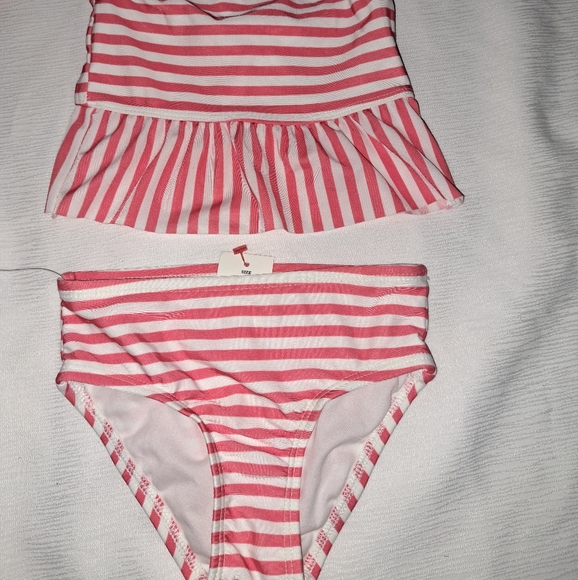 swimsuits for girls, size 12 and 18 months, from the cat and Jack brand. - Picture 6 of 7